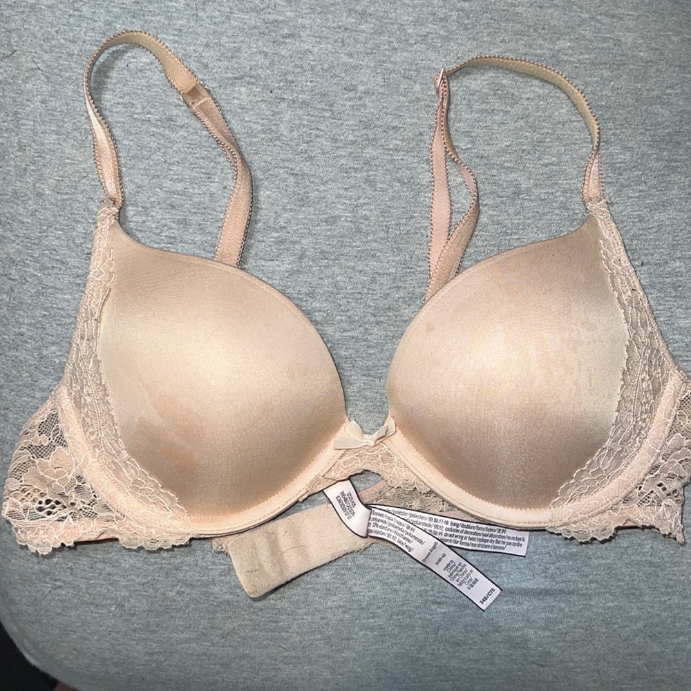 Victorias Secret 34B dream angels padded bra with a lace back